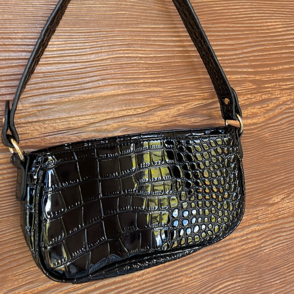 Black over the shoulder purse - Picture 2 of 4